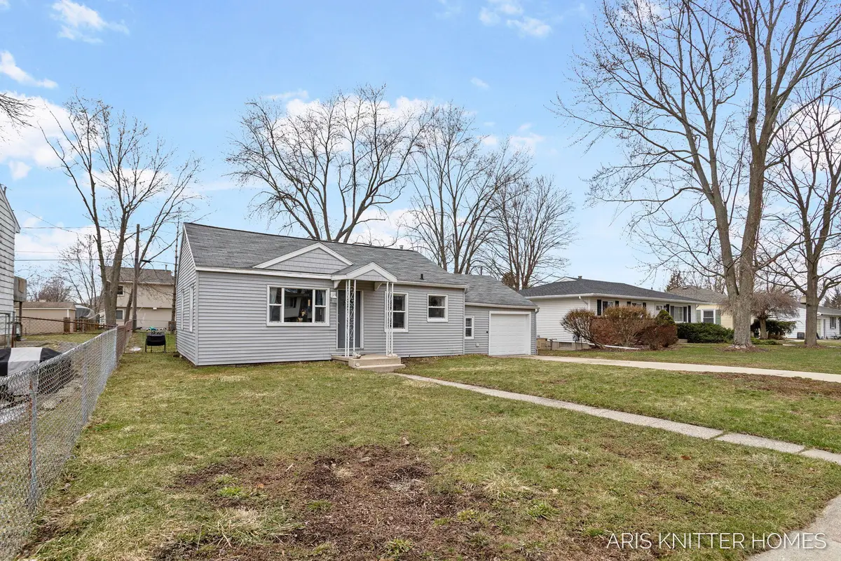 515 NW Ferndale Avenue Nw, Walker, MI 49534 - #1