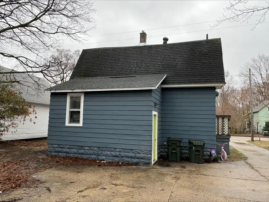 314 W Southern Avenue, Muskegon, MI 49441 - #3