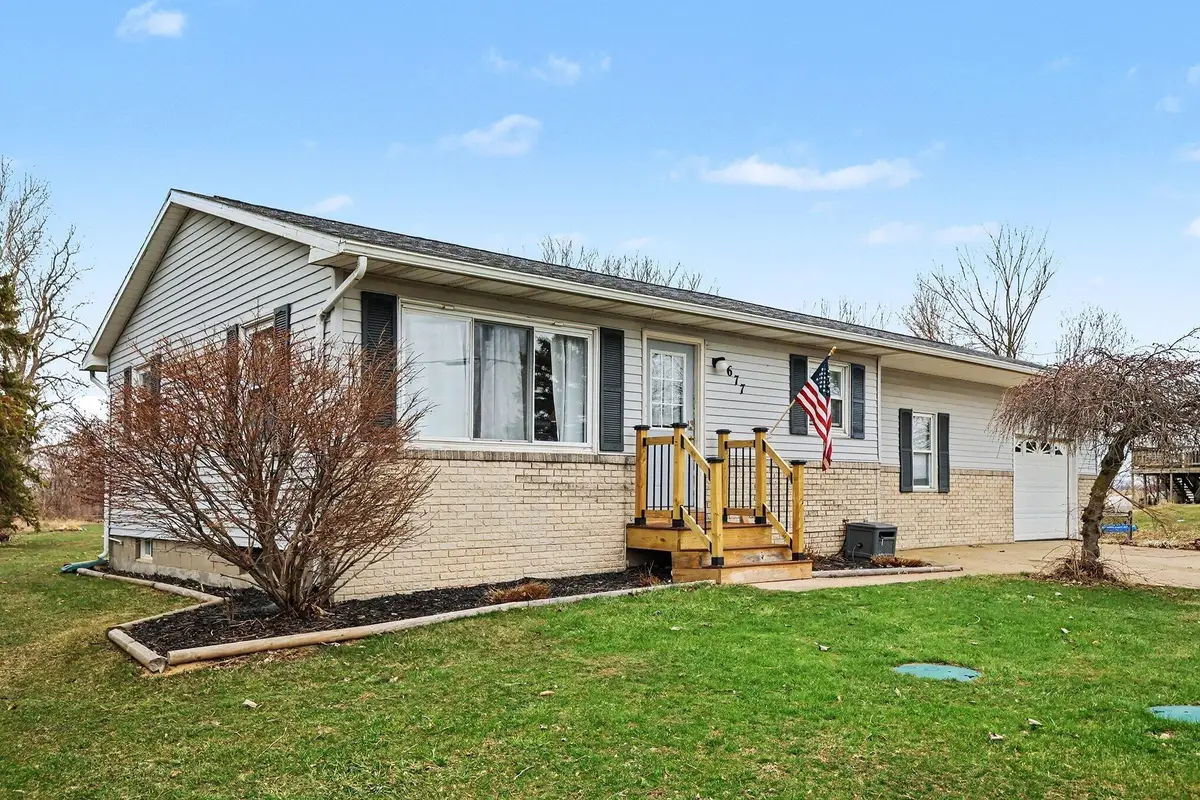 677 E Vermontville Highway, Charlotte, MI 48813 - #1