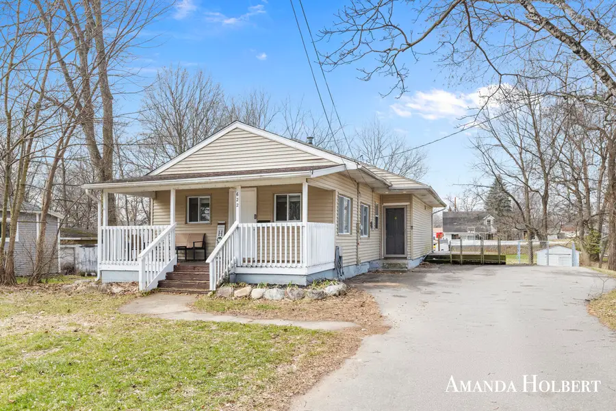 622 N Washington Street, Lowell, MI 49331 - #2