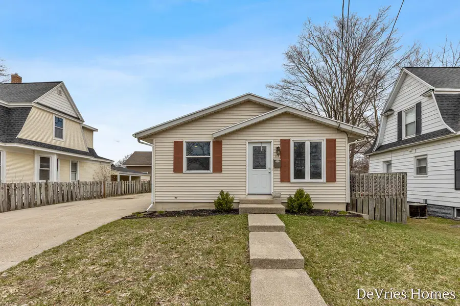 119 W Mckinley Avenue, Zeeland, MI 49464 - #2