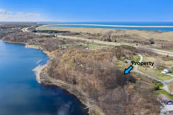 5424 W Oak Point Road, Ludington, MI 49431