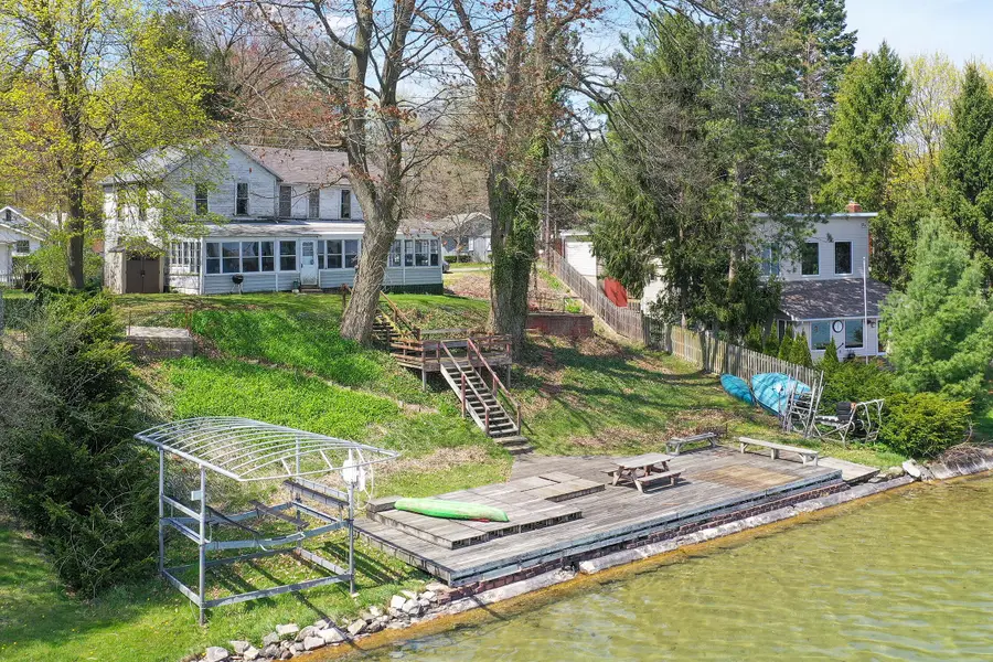 68270 N Shore Drive, Edwardsburg, MI 49112 - #2