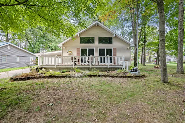 10905 1st Street, Canadian Lakes, MI 49346