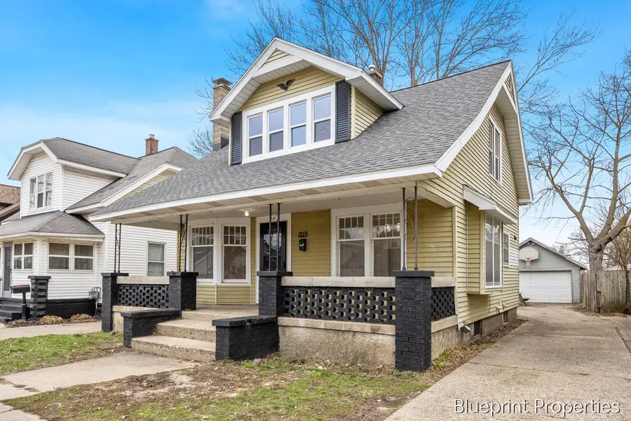 1219 Whiting Street Sw, Wyoming, MI 49509 - #2