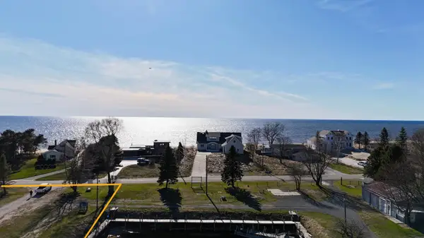 846 S Lakeshore Drive #3, Ludington, MI 49431