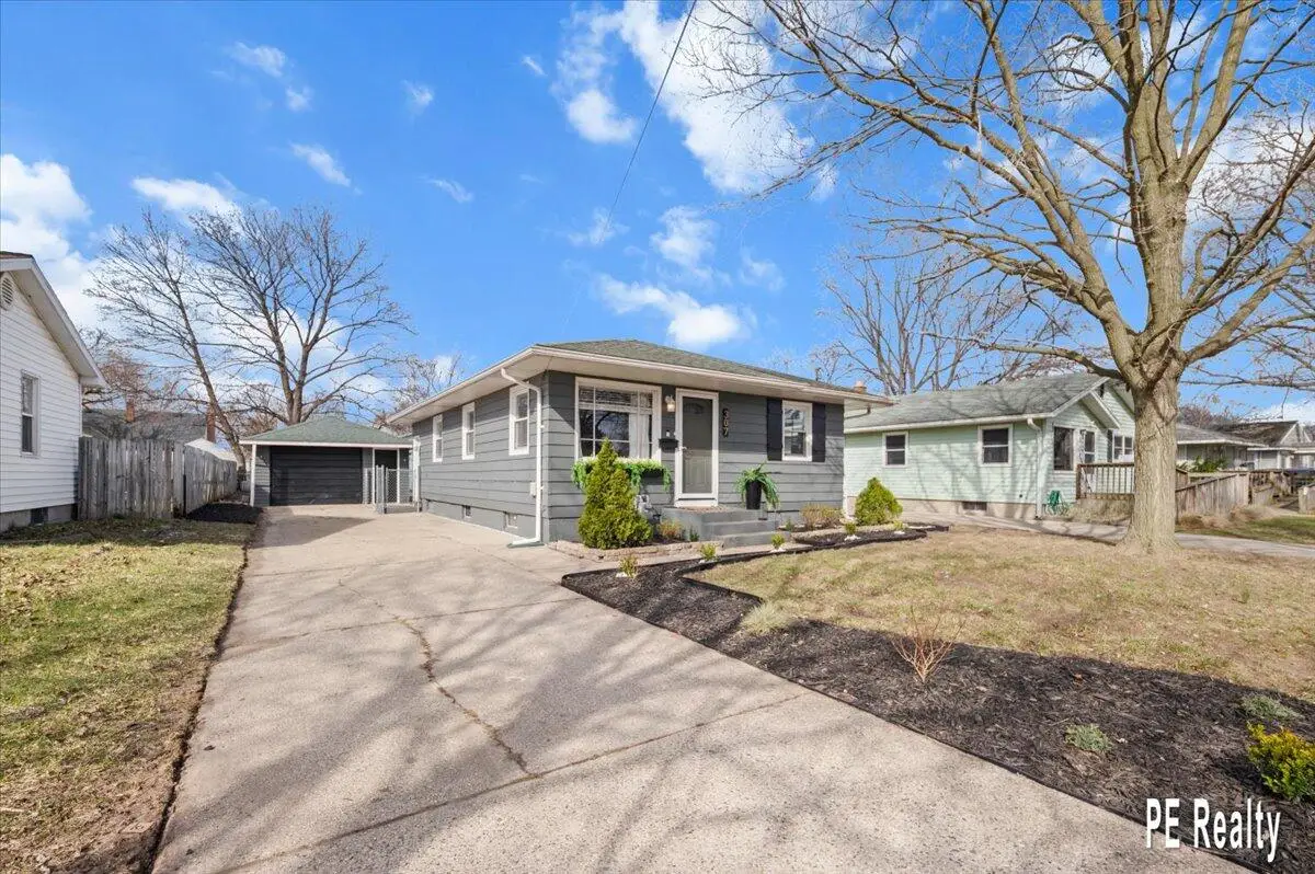 307 43rd Street Sw, Grand Rapids, MI 49548 - #1