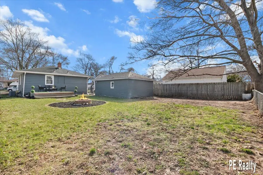 307 43rd Street Sw, Grand Rapids, MI 49548 - #3