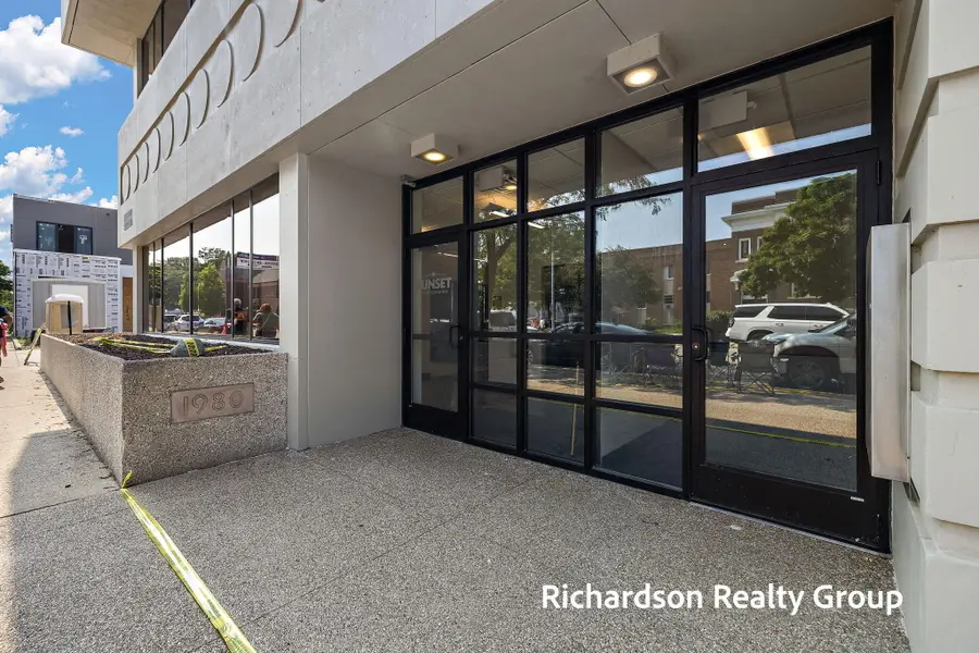 300 Washington Avenue #8, Grand Haven, MI 49417 - #2