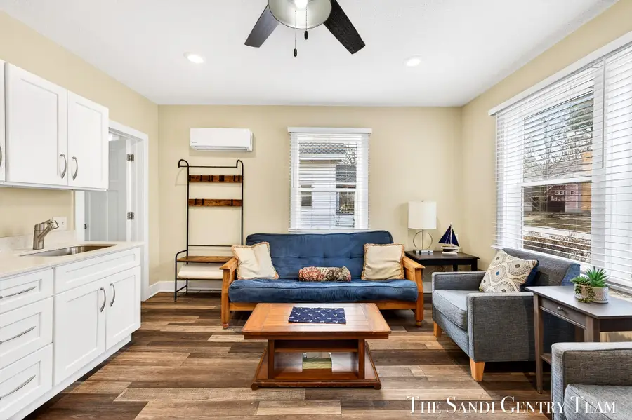 209 Clinton Avenue, Grand Haven, MI 49417 - #3