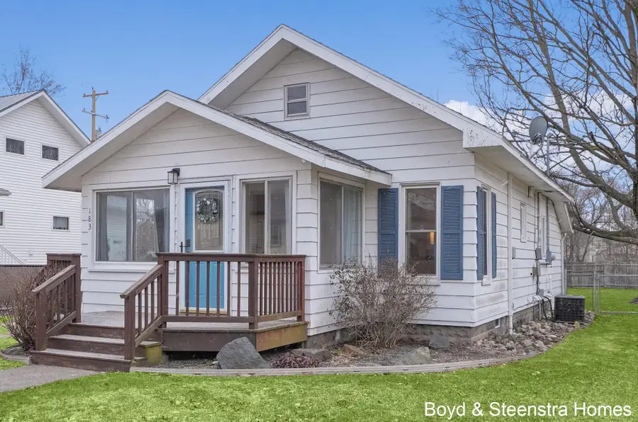 183 3rd Street Ne, Cedar Springs, MI 49319 - #3