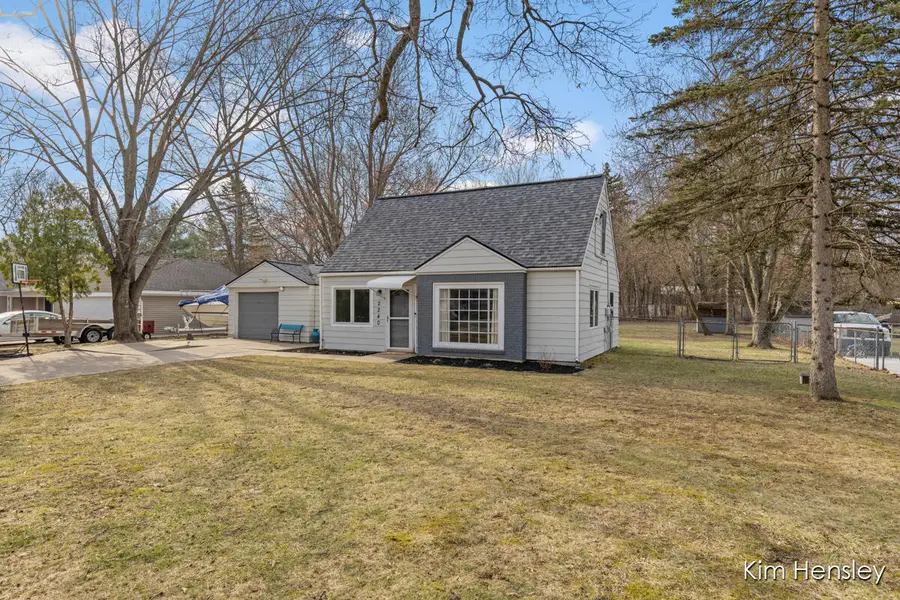 2240 4 Mile Road Ne, Grand Rapids, MI 49525 - #2
