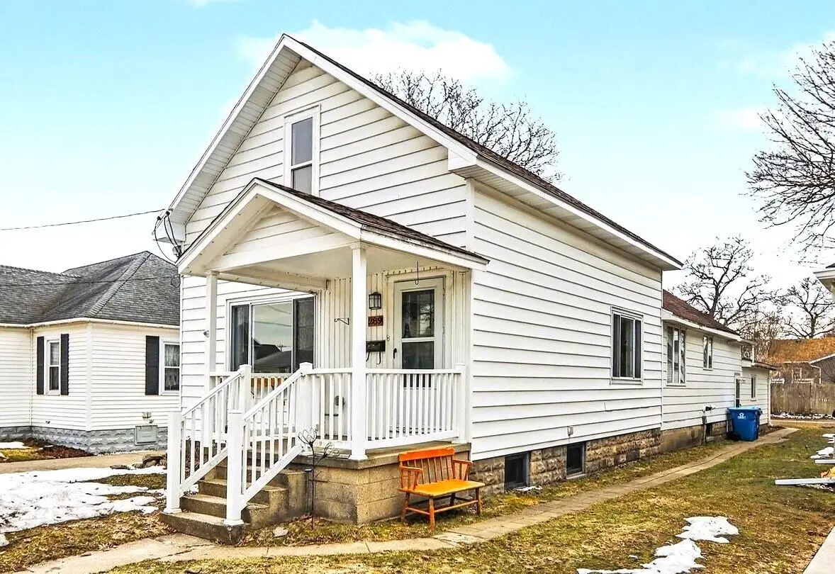 289 6th Street, Manistee, MI 49660 - #1