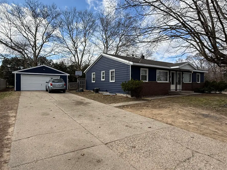 3305 Burlingame Avenue Sw, Wyoming, MI 49519 - #2