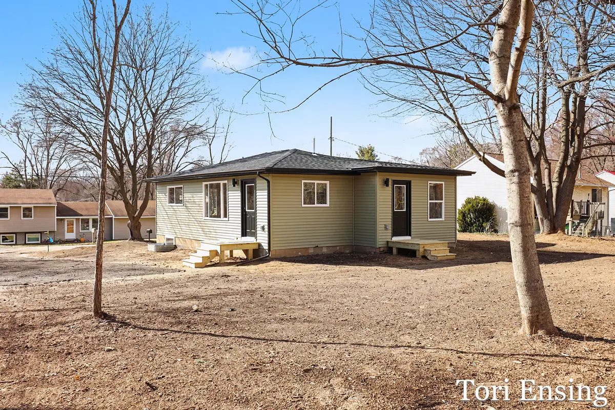 914 N Edgewood Street, Greenville, MI 48838 - #1