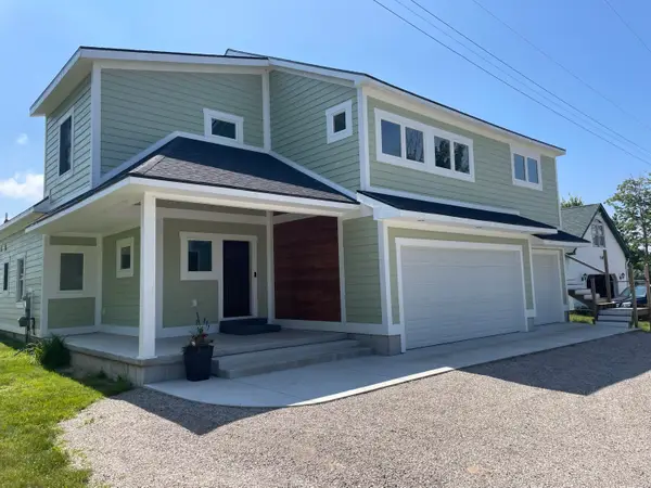 8579 Bayview Road, Onekama, MI 49675