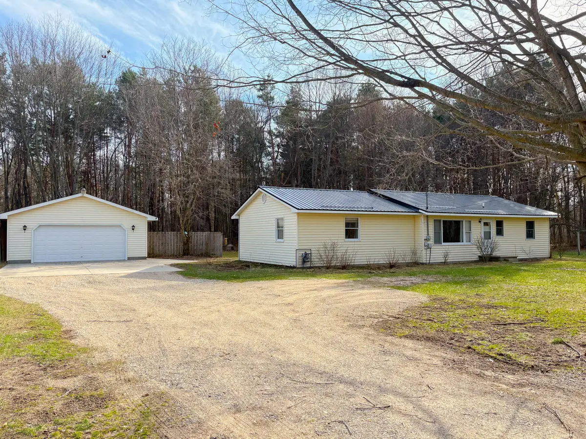 8365 Greenwood Lane, Newaygo, MI 49337 - #1