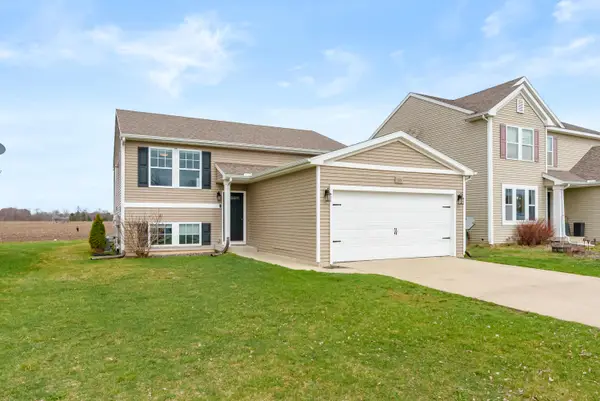 1320 Gardner Pond Lane, Vicksburg, MI 49097