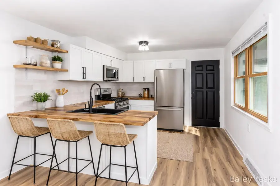 101 W Gardner Street, Sparta, MI 49345 - #3