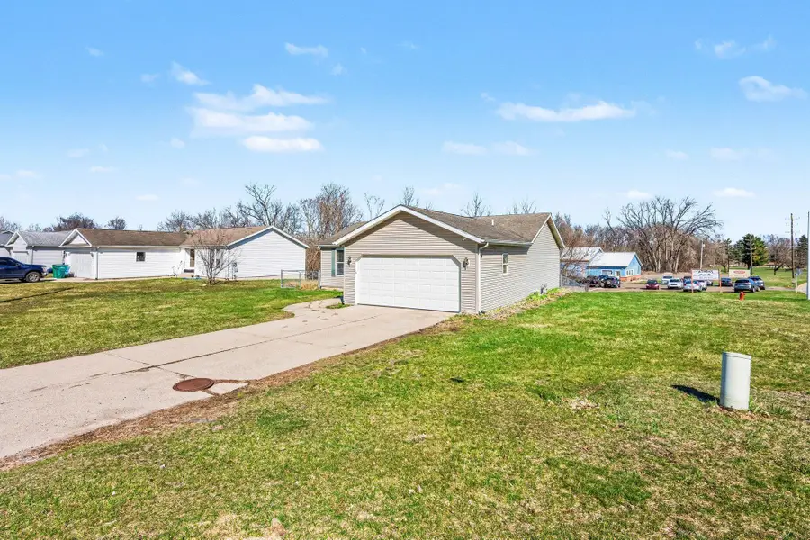 4 N New Moon Terrace, Springfield, MI 49037 - #3