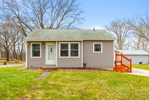 522 Lake Boulevard, Paw Paw, MI 49079