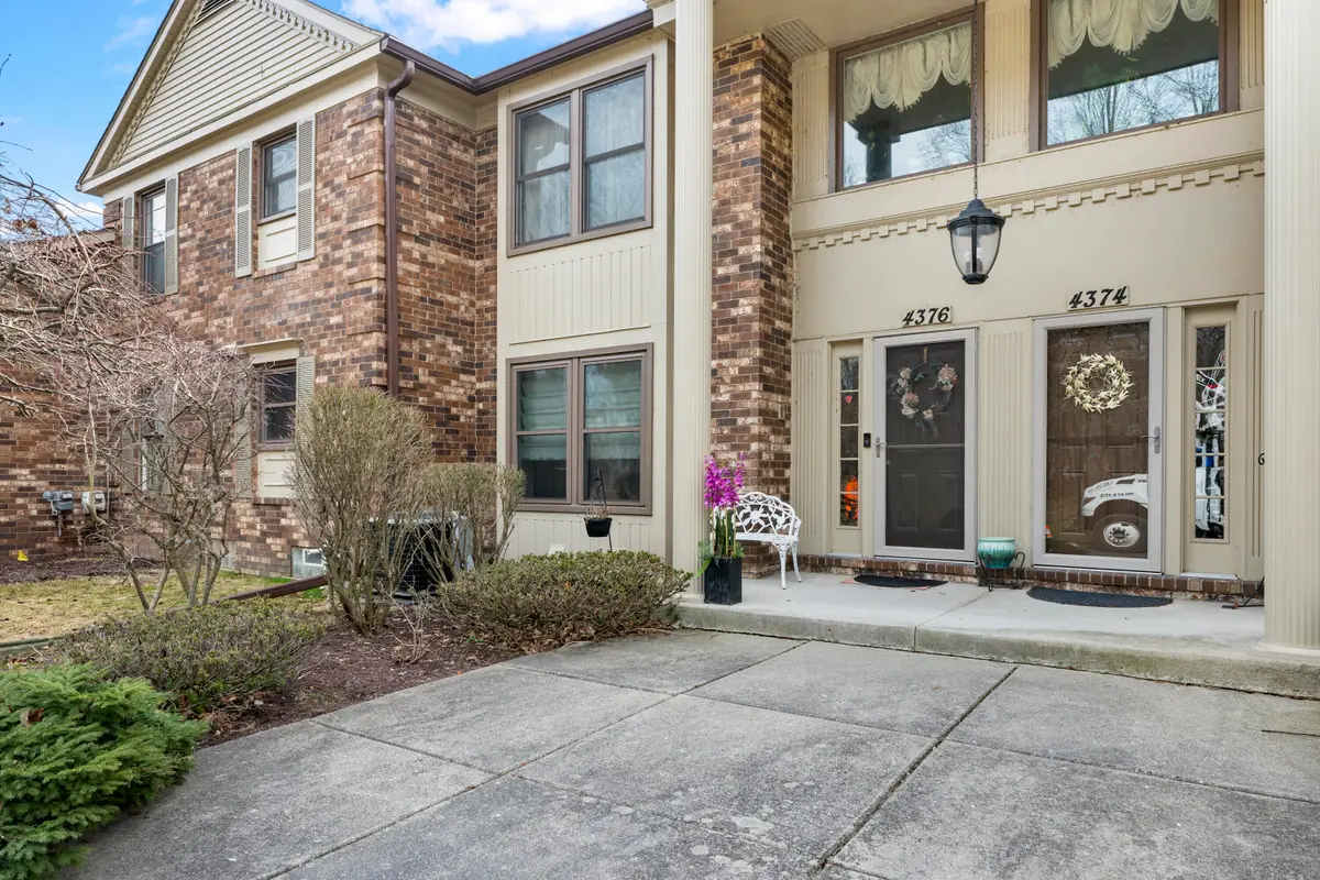 4376 Knightsbridge Lane, West Bloomfield, MI 48323 - #1