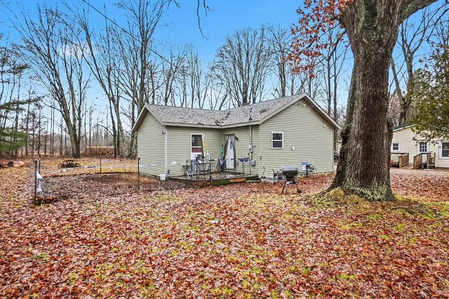 1147 S Bingham Avenue, White Cloud, MI 49349 - #2