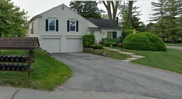 1212 Kings Cove Court, Rochester Hills, MI 48306