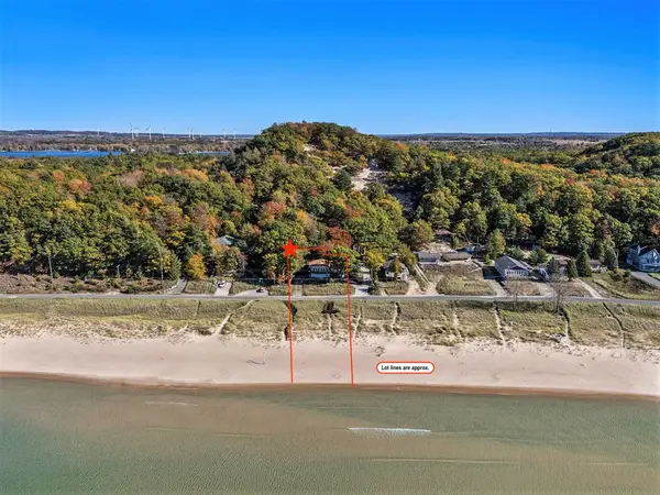 7320 Montgomery Boulevard, Pentwater, MI 49449