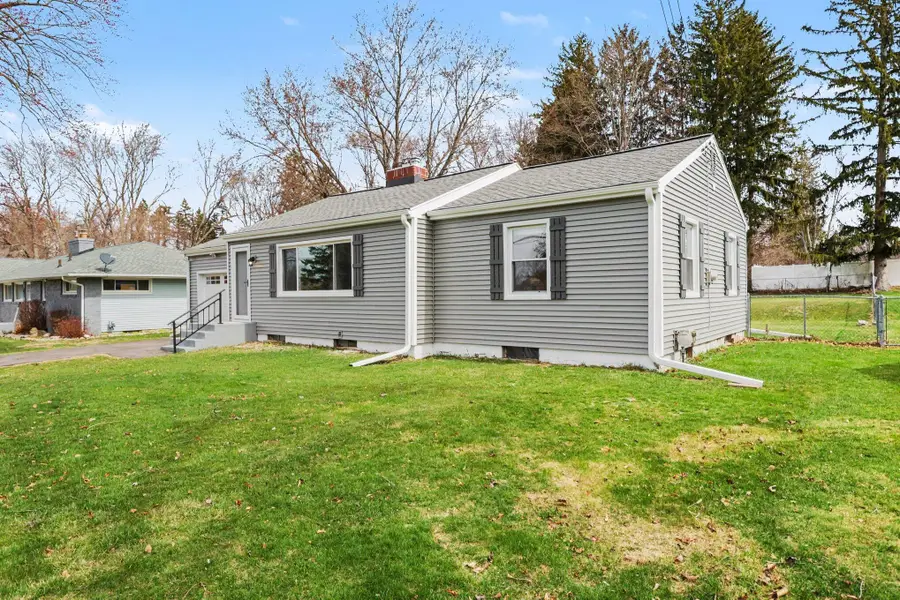 2305 Maple Drive, Jackson, MI 49203 - #3