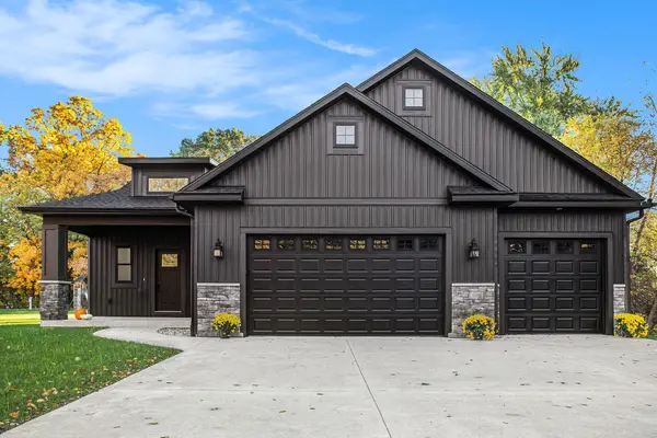 8060 Hunters Crossing, Kalamazoo, MI 49009