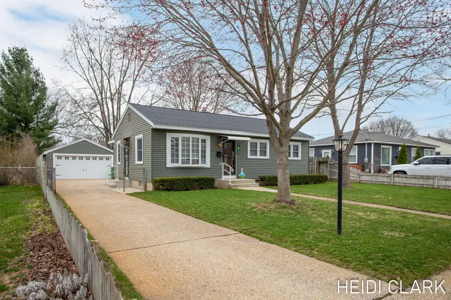 4337 Flamingo Avenue Sw, Wyoming, MI 49509 - #2