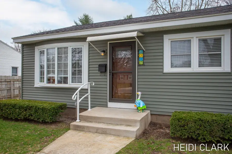 4337 Flamingo Avenue Sw, Wyoming, MI 49509 - #3