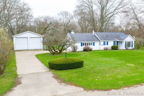 916 James Street, Plainwell, MI 49080