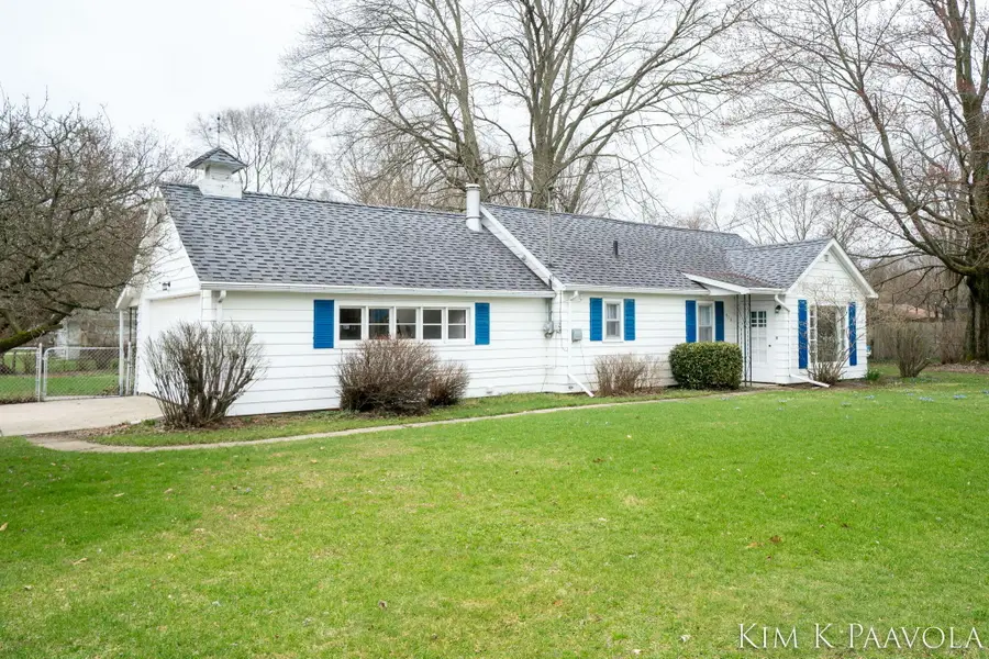 916 James Street, Plainwell, MI 49080 - #3