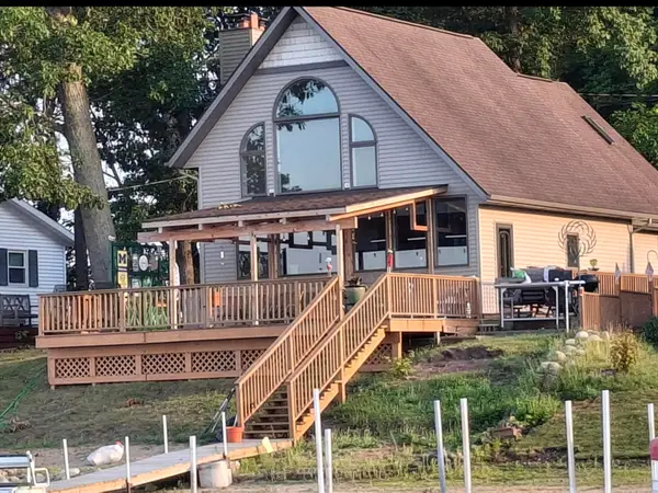 7258 S Crooked Lake Drive, Delton, MI 49046