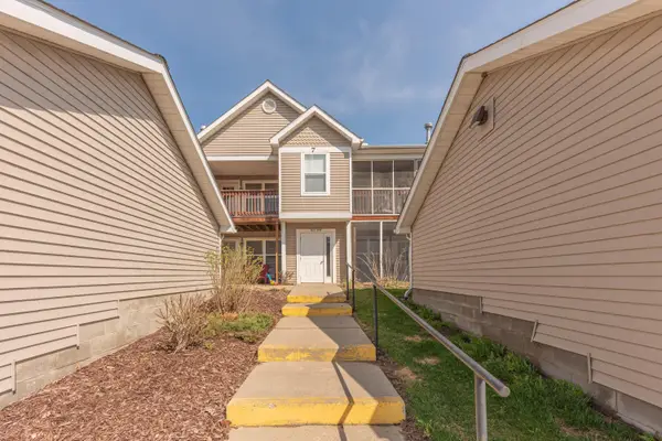 1322 Heatherwood Lane, Ann Arbor, MI 48108