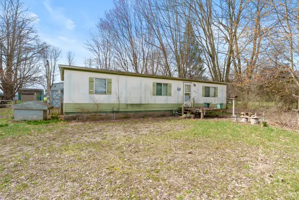 950 106th Avenue, Plainwell, MI 49080