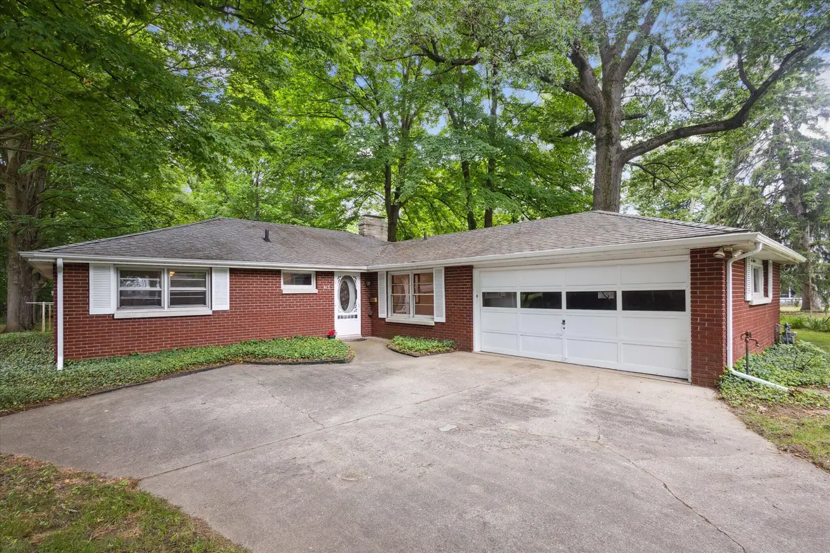 413 S St Joseph Avenue, Niles, MI 49120 - #1