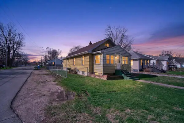 705 E Bird Street, Jackson, MI 49203 - #3