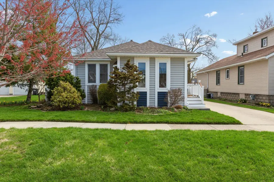 2521 Thayer Drive, Saint Joseph, MI 49085 - #2