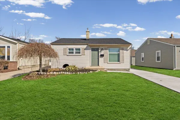 647 E Brockton Avenue, Madison Heights, MI 48071