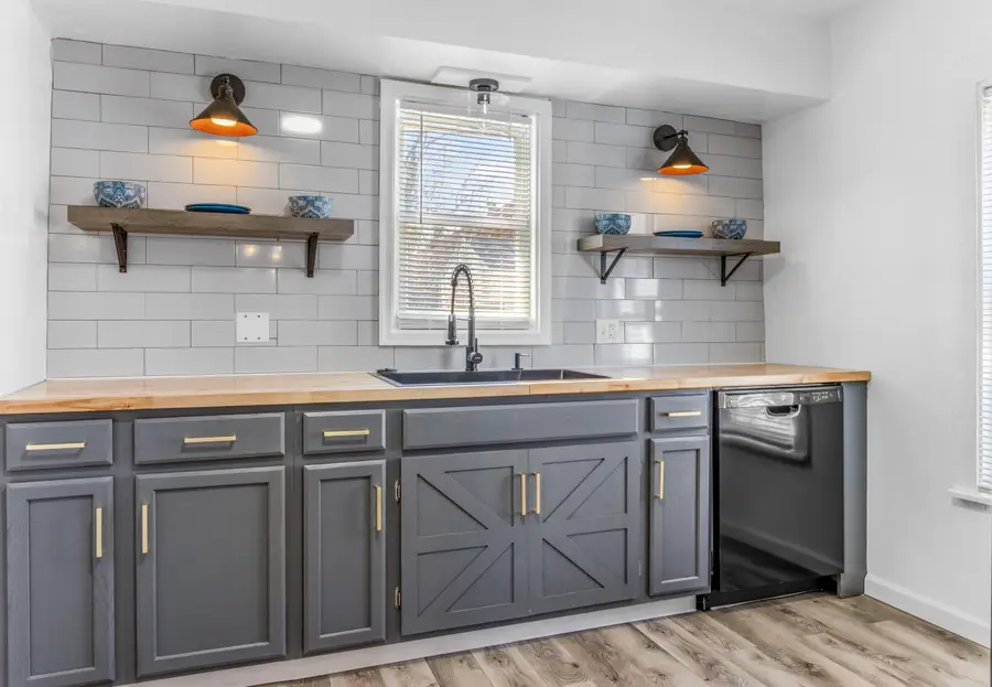 1054 Dickinson Street Se, Grand Rapids, MI 49507 - #2