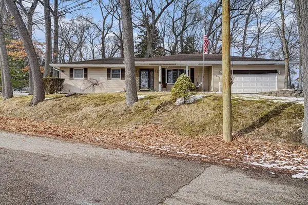 1775 Monroe Beach, Battle Creek, MI 49014