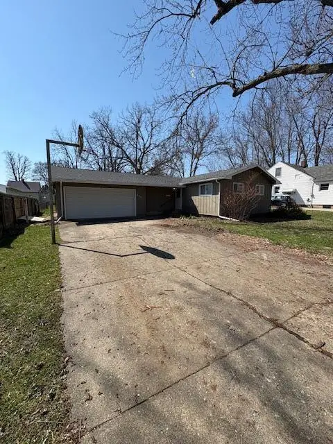 511 W Berry Avenue, Lansing, MI 48910 - #2