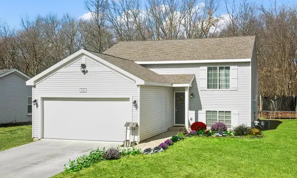 1015 Point Way, Lawton, MI 49065