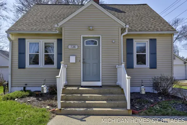 736 Lincoln Avenue, Holland, MI 49423