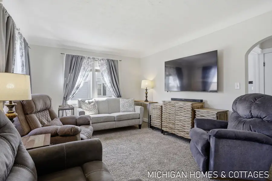 736 Lincoln Avenue, Holland, MI 49423 - #3