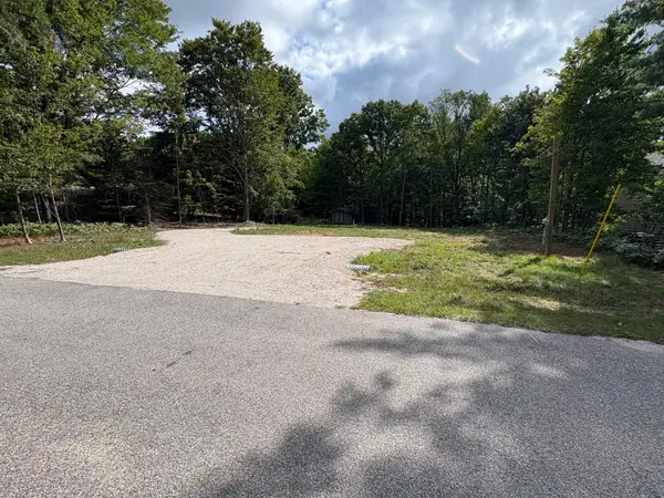 8349 Leecrest Boulevard, Onekama, MI 49675