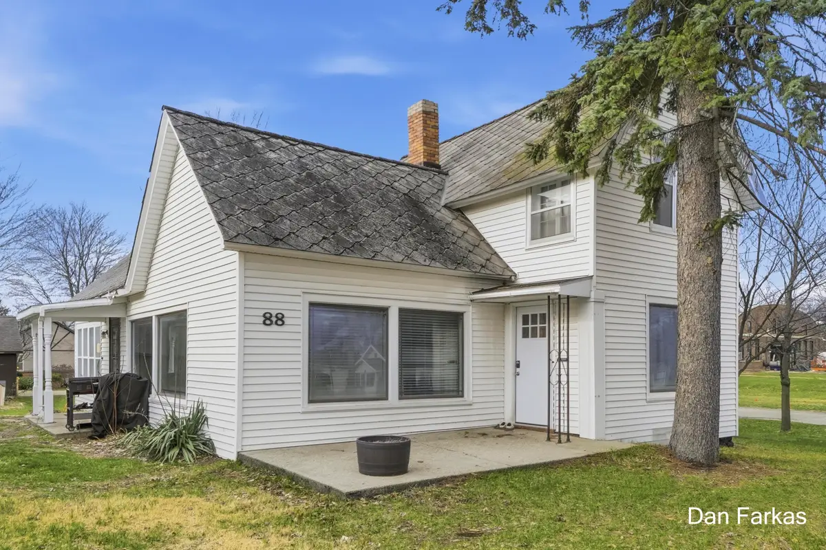 88 W Muskegon Street, Cedar Springs, MI 49319 - #1